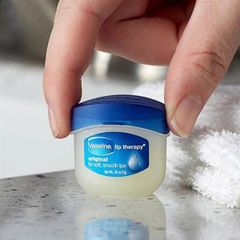 Sáp Dưỡng Môi Vaseline 7g - Dưỡng ẩm và Làm mềm Môi Hiệu Quả, Sản Phẩm Chăm Sóc Cá Nhân Chất Lượng 