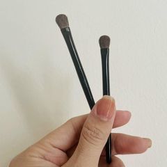 Cọ trang điểm YSL cao cấp - Tán nền mịn, sang trọng, chất lượng Pháp cho vẻ đẹp hoàn hảo, dễ dàng sử dụng, phù hợp mọi làn da.