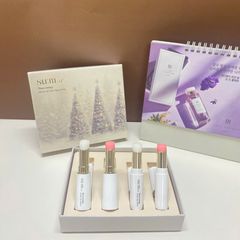 Set Son Dưỡng SUM37 Time Energy Moist Lip Balm Giáng Sinh - Bộ 4 Thỏi Chống Nắng và Dưỡng Ẩm Môi Mềm Mịn, Tự Nhiên, Sang Trọng
