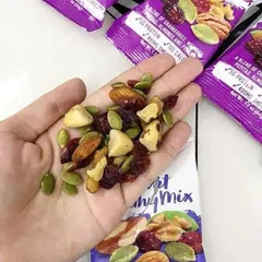 Hạt Mix Trái Cây Sấy Hữu Cơ Nature's Garden - Snack Packs 816g (24 Gói Nhỏ) - Thơm Ngon, Bổ Dưỡng, Lành Mạnh