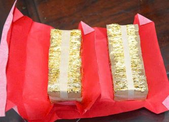Lá vàng 24K thật 9999 trang trí nội thất - Kích thước 3cm x 3cm - Quà tặng đặc biệt cho tín đồ yêu thích đồ phong thủy