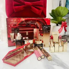 Set Vali Estee Lauder Holiday Blockbuster 2024 – Bộ 12 Món Dưỡng Da và Trang Điểm Cao Cấp, Quà Tặng Lễ Hội Tuyệt Vời