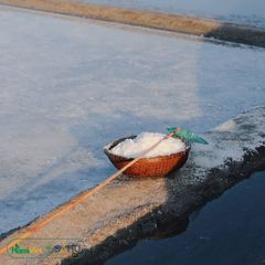 Muối Tre Cao Cấp Sahu - Muối Biển Tự Nhiên Hương Thơm, Vị Mặn Dịu, Giàu Khoáng Chất - Thích Hợp Cho Chay Và Gia Vị Sống 100g