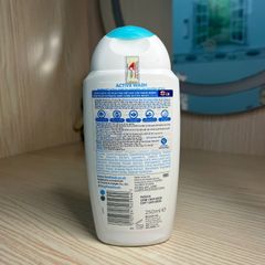 Femfresh Active Wash - Dung Dịch Vệ Sinh Phụ Nữ Hàng Ngày 250ml, Giúp Da Mềm Mại, Không Gây Dị Ứng, Thoáng Mát Dành Cho Người Năng Động