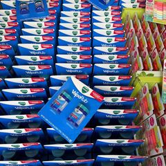 Dầu Bôi Ấm Ngực VICKS VapoRub 100g - Giảm Ho, Nghẹt Mũi, Cảm Lạnh, Dành Cho Trẻ Em Từ 2 Tuổi và Người Lớn
