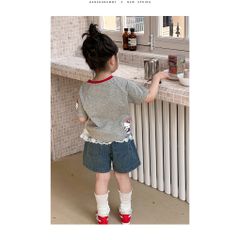 Bộ Đồ Bé Gái Hello Cat Dễ Thương - Áo Thun Tay Ngắn & Quần Jeans Ngắn Phối Ren Xinh Xắn từ 2-8 Tuổi