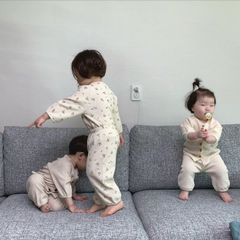 Bộ Đồ Dài Tay Cotton Tổ Ong Peekaboo - Thời Trang Thu Đông Cho Bé Phong Cách Hàn Quốc, Dễ Thương và Thoáng Khí