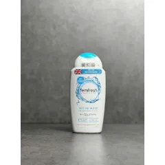 Dung dịch vệ sinh phụ nữ Femfresh Active Wash 250ml - Hàng Anh nhập khẩu, phù hợp cho phụ nữ năng động, không dị ứng, chăm sóc vùng kín tươi trẻ.