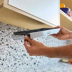 Giá treo giấy vệ sinh Joseph Joseph RollGrip - Thiết kế tiết kiệm không gian, dễ dàng lắp đặt và sử dụng một tay, hoàn thiện bằng thép không gỉ