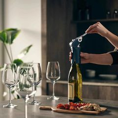 Dụng cụ mở rượu Joseph Joseph 20099 BarWise™ màu xanh - Corkscrew gọn nhẹ, dễ sử dụng với thiết kế thông minh ấn tượng