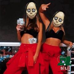 Mặt Nạ Kinh Dị Halloween Momo - Phụ Kiện Tiệc Hóa Trang Độc Đáo, Chất Liệu Nhựa Cao Cấp, Kích Thước Thích Hợp 24x17cm