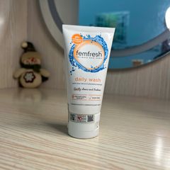 Dung Dịch Vệ Sinh Phụ Nữ Hàng Ngày Femfresh 50ml - Làm Sạch Nhẹ Nhàng, Cân Bằng pH, Chiết Xuất Thiên Nhiên