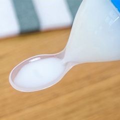 Thìa Bóp Silicon An Toàn Cho Bé - Dụng Cụ Ăn Dặm Tiện Lợi Để Đút Bột, Sữa, Cháo - Bộ Đồ Ăn Dặm Chất Lượng Cao 90ml