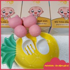 Set Thìa Nĩa Mumbebe Tay Cầm Silicon Dễ Thương - Bộ Dụng Cụ Tập Xúc An Toàn Cho Bé Màu Sắc Tươi Sáng