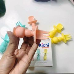 Set Thìa Nĩa Mumbebe Tay Cầm Silicon Dễ Thương - Bộ Dụng Cụ Tập Xúc An Toàn Cho Bé Màu Sắc Tươi Sáng