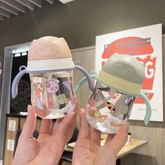 Bình Tập Uống Hình Heo Dễ Thương 250ml - Bình Nước Chống Sặc An Toàn Cho Bé, Kèm Dây Đeo Tiện Lợi, Chất Liệu Nhựa PP Chịu Nhiệt