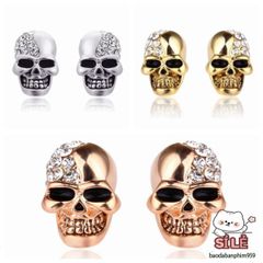 Khuyên tai đầu lâu Gothic thời trang với đá pha lê - Trang sức độc đáo cho tín đồ yêu thích phong cách cá tính.