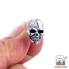 Khuyên tai đầu lâu Gothic thời trang với đá pha lê - Trang sức độc đáo cho tín đồ yêu thích phong cách cá tính.
