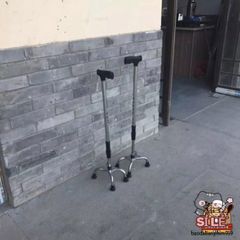 Gậy Tập Đi 4 Chân - Hỗ Trợ Di Chuyển An Toàn Cho Người Già, Thép Mạ Chrome, Chống Trơn Trượt, Thiết Kế Linh Hoạt, Đảm Bảo An Toàn