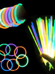 Bộ 100 Que Phát Sáng Dạ Quang và 100 Đầu Nối Tạo Vòng Tay Đầy Màu Sắc - Phụ Kiện Tiệc Tùng Ngoài Trời Sáng Bừng Đêm Hội