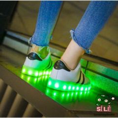Giày thể thao cổ cao LED phát sáng 7 màu - Sneaker phong cách trẻ trung cho cả nam nữ, thời trang độc đáo, sạc USB tiện lợi