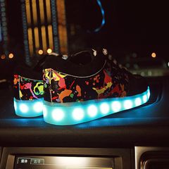 Giày Phát Sáng LED 7 Màu Họa Tiết Gudetama Cho Nam Nữ - Giày Thời Trang Thoải Mái, Dễ Dàng Vệ Sinh, Sạc Pin Có Thể Tùy Chỉnh