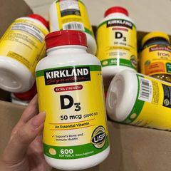 Viên Uống Vitamin D3 Kirkland Extra Strength 2000IU (50mcg) 600v - Hỗ Trợ Tăng Cường Sức Khỏe Xương và Hệ Miễn Dịch