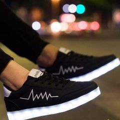 Giày Phát Sáng Đèn Led Màu Đen Thêu Nhịp Tim - 7 Màu Sáng, 8 Chế Độ Độc Đáo Cho Nam Nữ, Giày Thời Trang Siêu Ấn Tượng