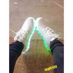 Giày Trắng Phát Sáng LED 7 Màu Hàn Quốc - Giày Unisex Phong Cách Thời Trang - Đế Chống Nước, Sạc Pin, Tiện Dụng