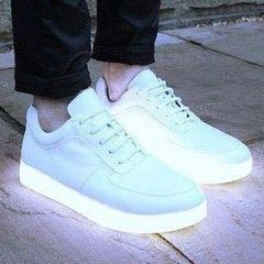 Giày Trắng Phát Sáng LED 7 Màu Hàn Quốc - Giày Unisex Phong Cách Thời Trang - Đế Chống Nước, Sạc Pin, Tiện Dụng