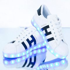 Giày Phát Sáng Chữ HI Đèn LED 7 Màu 11 Chế Độ - Giày Thể Thao Đẹp Cho Nam Nữ, Thích Hợp Cho Tiệc Tùng và Sự Kiện