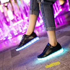 Giày Phát Sáng Đen Trắng 7 Màu LED - Thời Trang Unisex Chống Nước, Phù Hợp Tiệc Tùng và Sự Kiện, Có Dây Sạc Kèm Theo