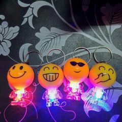 Móc Khóa Mặt Cười Emoji Phát Sáng Nhiều Màu - Phụ Kiện Thời Trang Dễ Thương Cho Chìa Khóa & Túi Xách