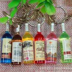 Móc Khóa Hình Chai Rượu Xinh Xắn - Phụ Kiện Thời Trang Độc Đáo, Giao Nhiều Màu, Quà Tặng Doanh Nghiệp