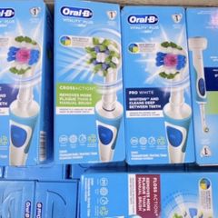 Bàn Chải Đánh Răng Điện Oral-B Vitality cho Người Lớn - Công Nghệ Làm Sạch 3D, Dễ Dàng Sử Dụng, Xuất Xứ ÚC