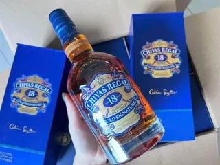 Rượu Whisky Chivas Regal 18 Năm 700ml - Hương Vị êm Mượt, Quà Tặng Sang Trọng cho Người Mê Rượu