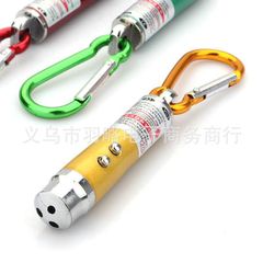 Vỉ 12 Móc Khoá Đèn Laze Đẹp - Đèn Pin, Đèn Laze và Đèn Màu Có Sẵn Pin Cúc Áo - Dụng Cụ Tiện Ích Hữu Dụng