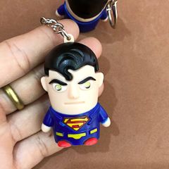 Móc Khóa Superman Đèn LED Phát Sáng - Âm Thanh Độc Đáo, Móc Khóa Siêu Nhân Xanh Ngộ Nghĩnh, Quà Tặng Đáng Yêu, Phụ Kiện Thời Trang