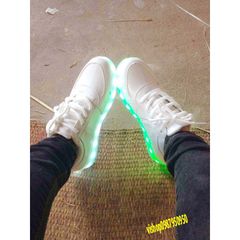Giày trắng phát sáng LED 7 màu thời trang Hàn Quốc - Đế chống nước, dễ dàng điều chỉnh ánh sáng cho cả nam nữ