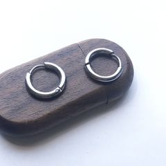 Khuyên Tai Titan Dày 2.5mm Không Gỉ Unisex - Phụ Kiện Hàn Quốc Cá Tính, Độc Đáo, Phù Hợp Mọi Trang Phục