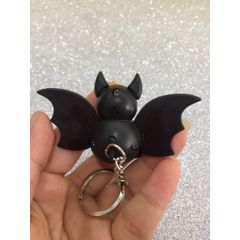 Móc Khóa Hình Con Dơi Đèn LED Phát Sáng và Có Nhạc - Phụ Kiện Độc Đáo Cho Fan Hâm Mộ Halloween