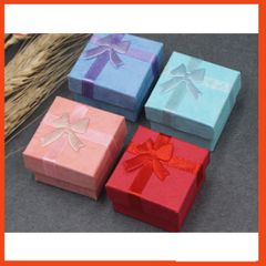 Hộp Đựng Nhẫn Hình Vuông Màu Hồng - Trang Sức Cao Cấp, Quà Tặng Ý Nghĩa Cho Các Cô Gái Trẻ, Kích Thước Nhỏ Gọn 4x4x3.2cm