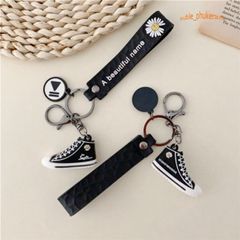 Móc Khóa Hình Giày Đen Dễ Thương Kèm Hoa Cúc - Phụ Kiện Thời Trang Chất Lượng Cao, Dùng Gắn Chìa Khóa