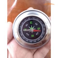 La bàn mini phong thủy đa năng - Chỉ phương hướng, lý tưởng cho phượt thủ và du lịch, chất liệu kim loại bền đẹp, đường kính 75mm.