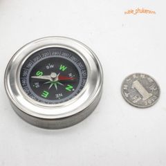 La bàn mini phong thủy đa năng - Chỉ phương hướng, lý tưởng cho phượt thủ và du lịch, chất liệu kim loại bền đẹp, đường kính 75mm.
