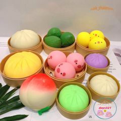 Hộp 3 chiếc bánh bao squishy mềm mại hình thỏ trắng, gấu nâu và quả đào dễ thương.