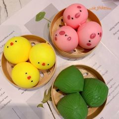 Hộp 3 chiếc bánh bao squishy mềm mại hình thỏ trắng, gấu nâu và quả đào dễ thương.