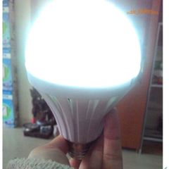 Đèn LED Tích Điện 15W Siêu Sáng - Tiết Kiệm Năng Lượng, Chống Nước, Lý Tưởng Cho Gia Đình và Văn Phòng