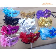 Mặt Nạ Mắt Lông Vũ Trắng Đen Đính Ngọc Trai - Phụ Kiện Hóa Trang Halloween Sang Trọng và Ấn Tượng