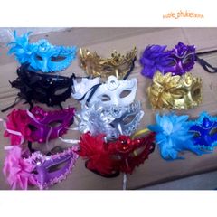 Mặt Nạ Mắt Lông Vũ Trắng Đen Đính Ngọc Trai - Phụ Kiện Hóa Trang Halloween Sang Trọng và Ấn Tượng